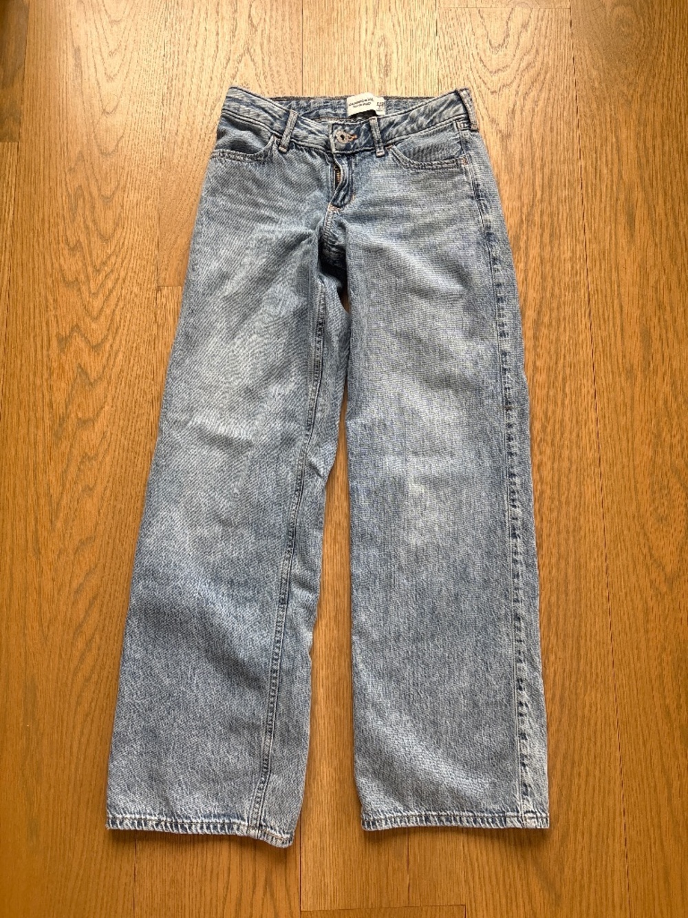 Abercrombie kids low rise baggy jeans (with bows on pockets)